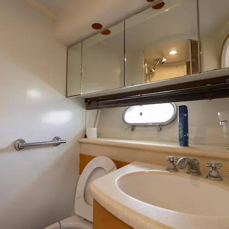 Luxurious And Cozy - Marina Hotel