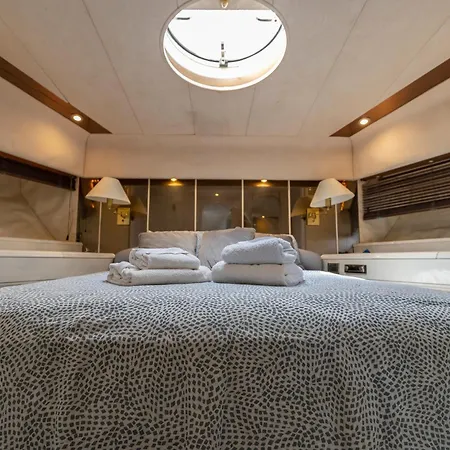 Luxurious And Cozy - Marina Hotel