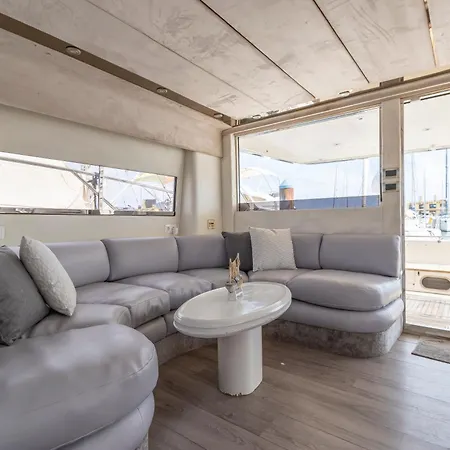 Отель Luxurious And Cozy - Marina
