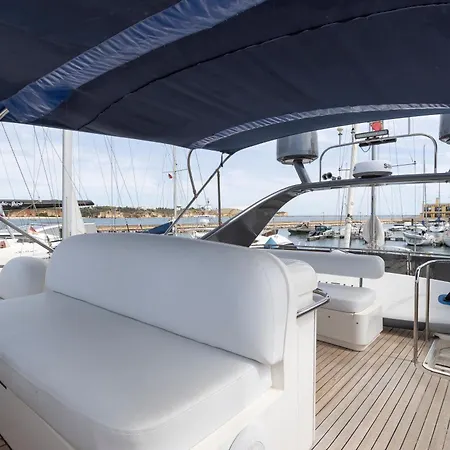 Отель Luxurious And Cozy - Marina